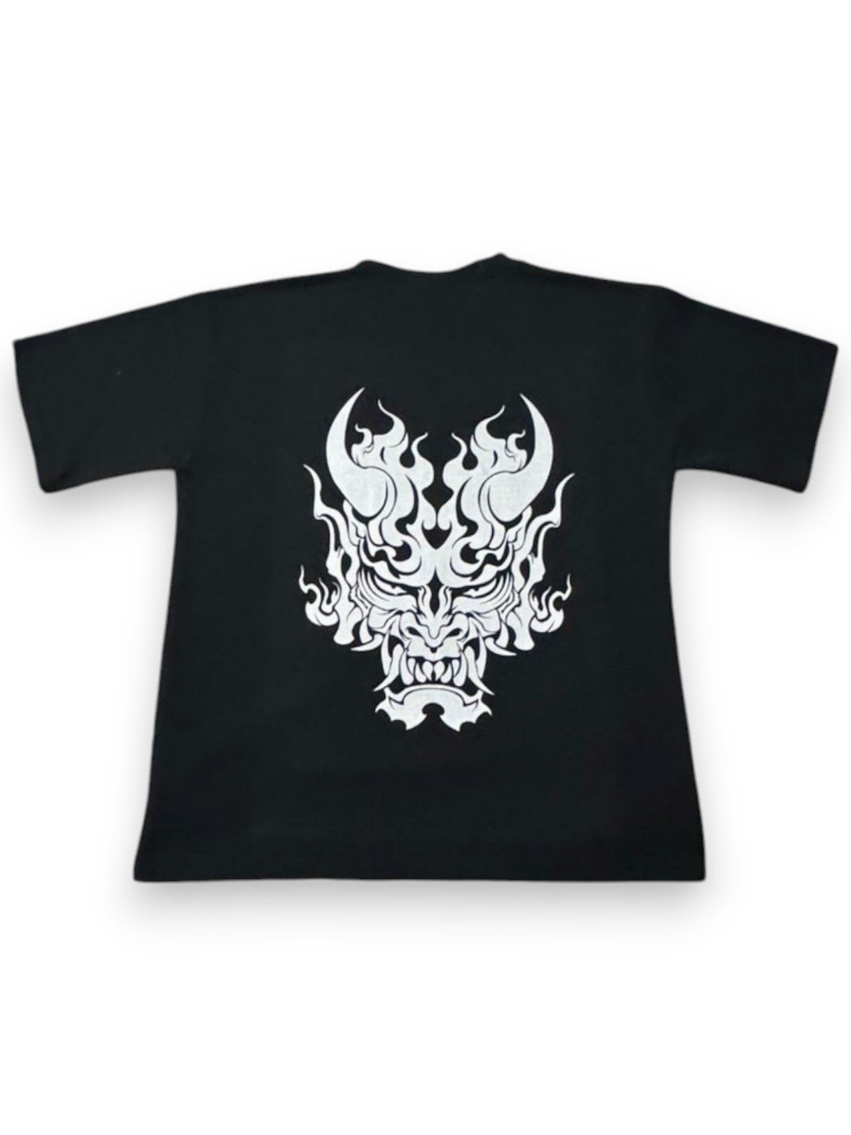 Camiseta negra kumara oversize